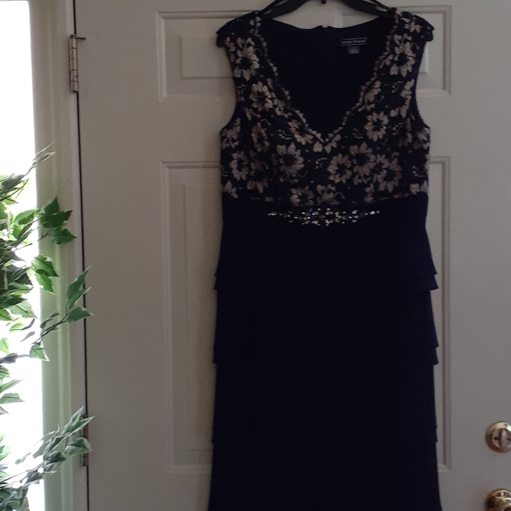 Dress - Picture 2 of 3